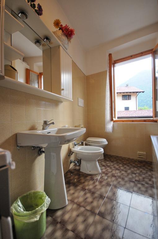 Casa Anna Villa Pieve Di Ledro Rum bild