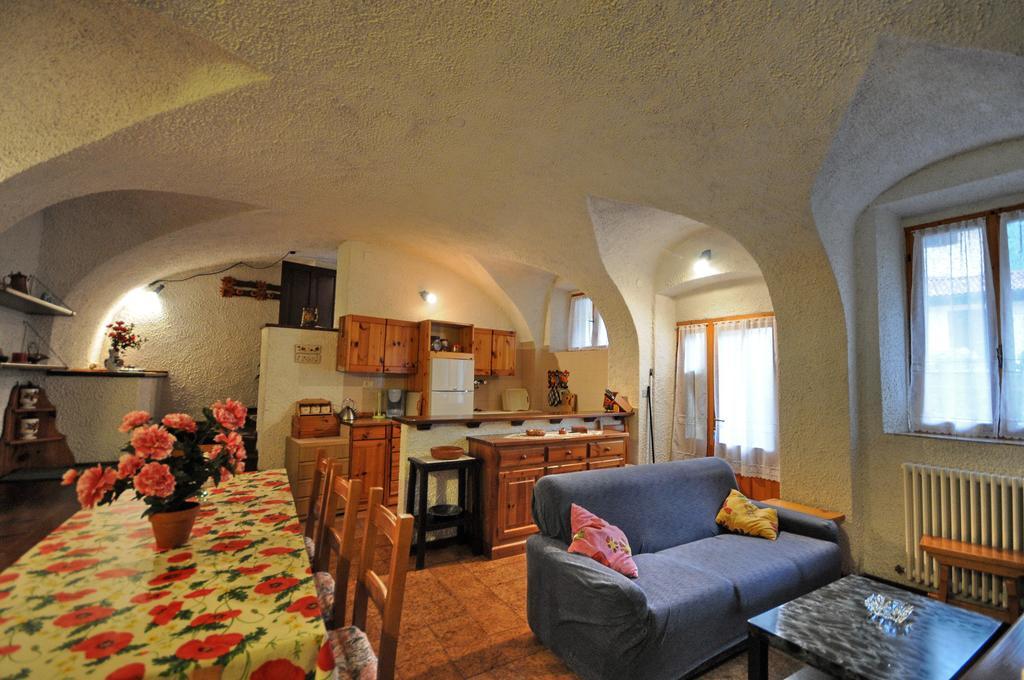 Casa Anna Villa Pieve Di Ledro Rum bild