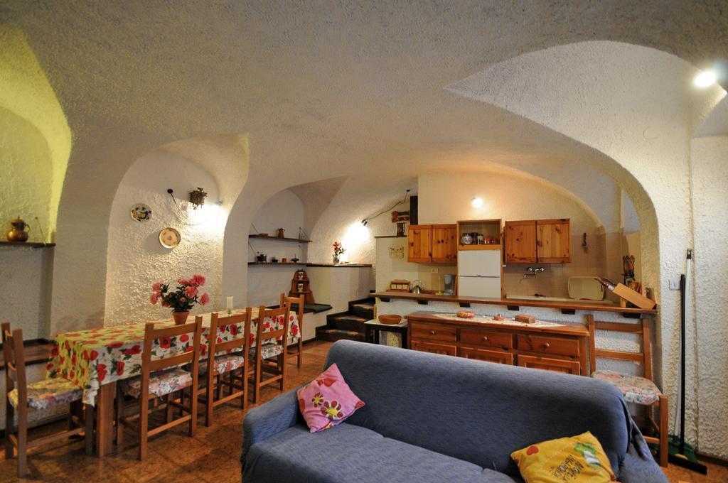 Casa Anna Villa Pieve Di Ledro Rum bild