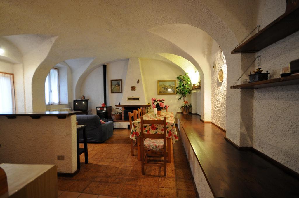 Casa Anna Villa Pieve Di Ledro Rum bild
